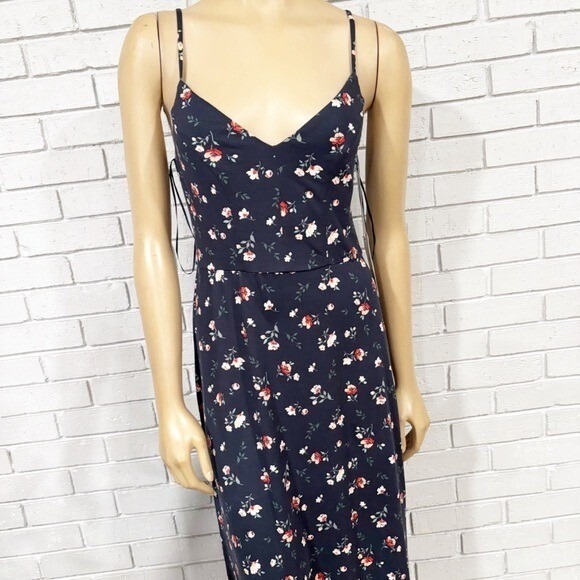 nine britton Dresses & Skirts - Nine Britton Women's Blue Floral Willow Knit Maxi Dress - Size Medium